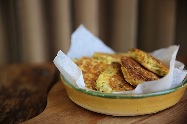 recipe: cauliflower, cheddar & chive fritters